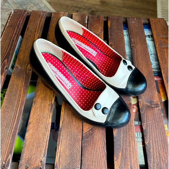 B.A.I.T. Pinup Heels - Picture 3 of 10